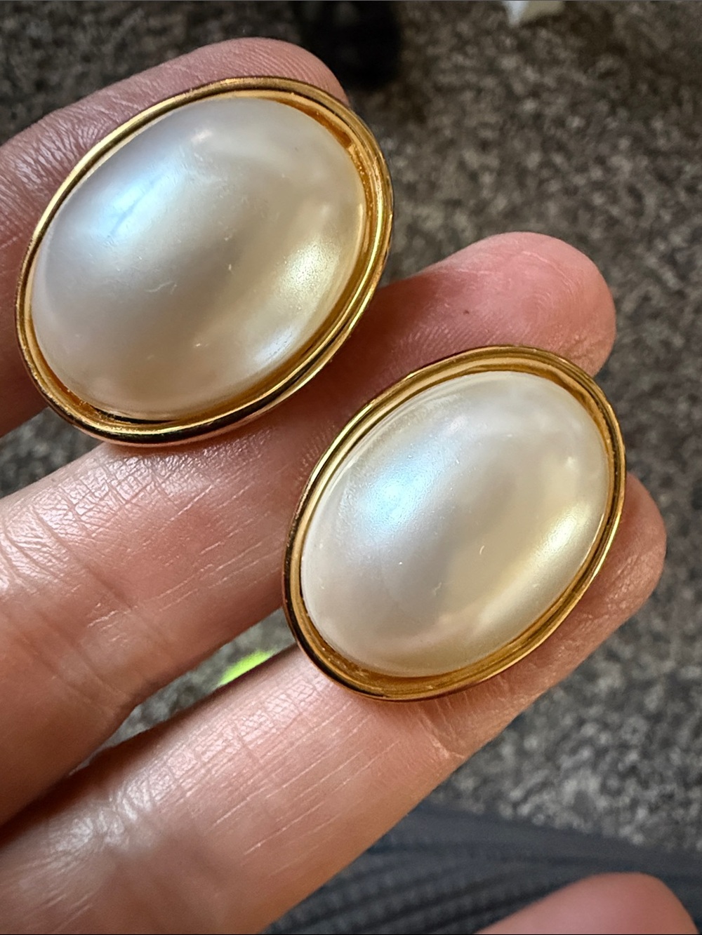 Napier signed vintage Gold-Tone Oval Faux Pearl Clip screw on Earrings